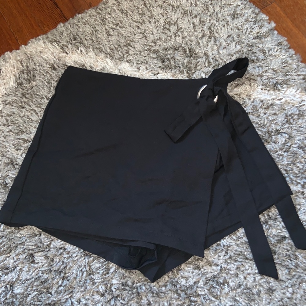 Black skort tie knot